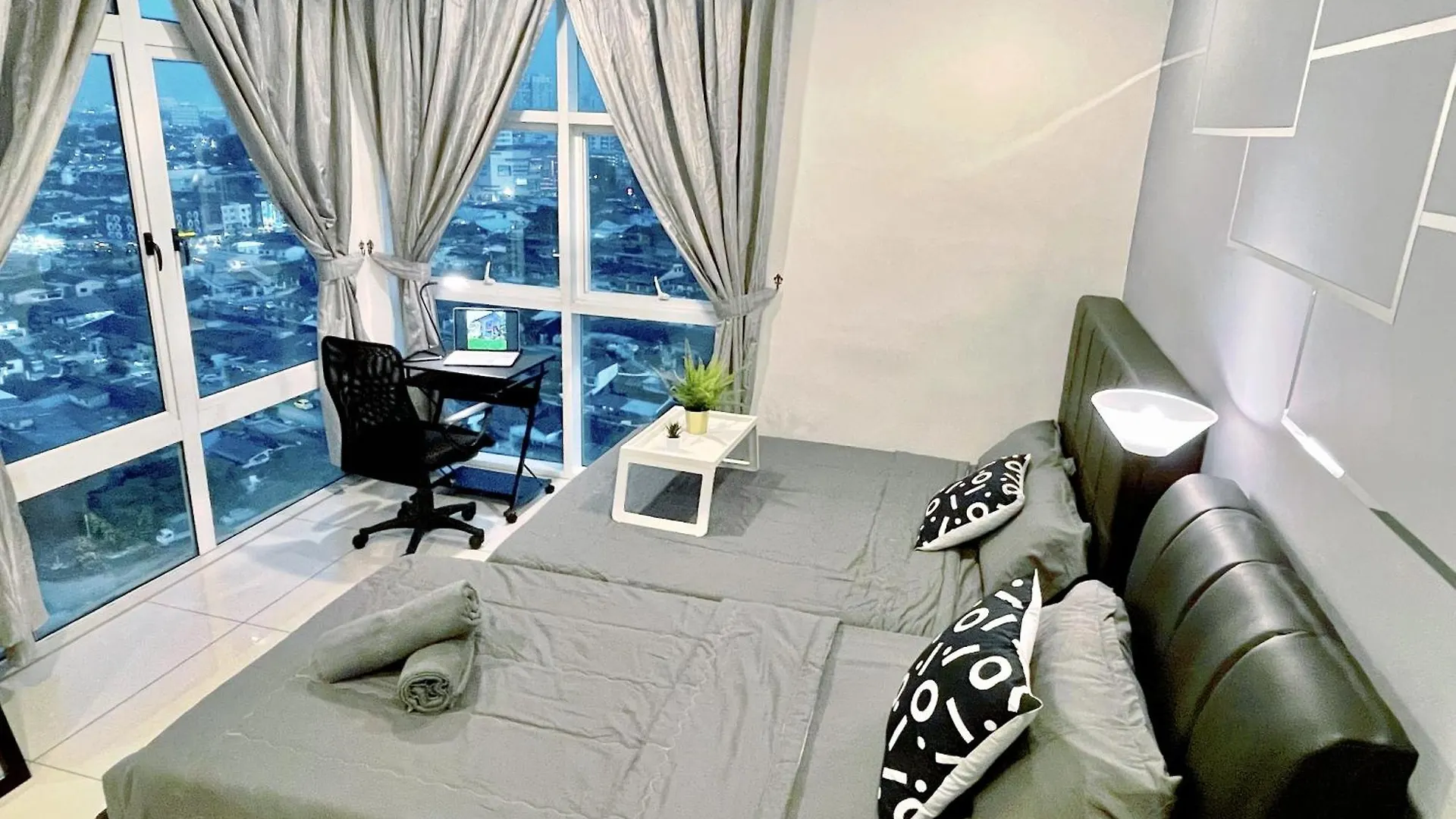 Apartment Ksl City Mall 7-10Pax -2Bedroom-Netflix-Smart Tv65Inch Johor Bahru