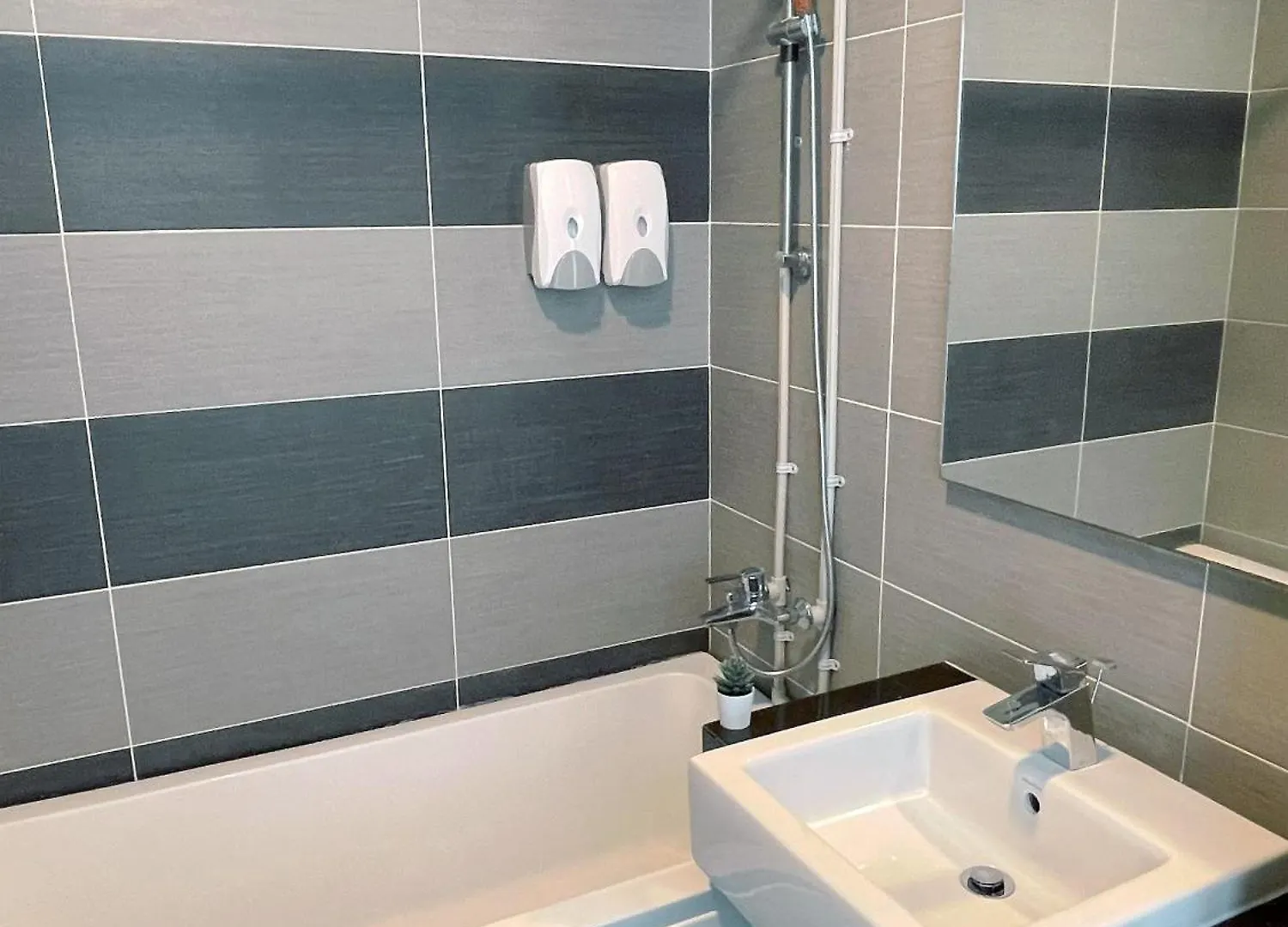 Ksl City Mall 7-10Pax -2Bedroom-Netflix-Smart Tv65Inch Johor Bahru Apartment